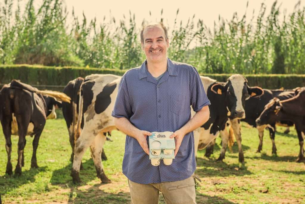 Iogurts ecològics, sostenibles i de quilòmetre zero, elaborats amb llet fresca d'una granja de Cardedeu - Productes amb cor - Veritas