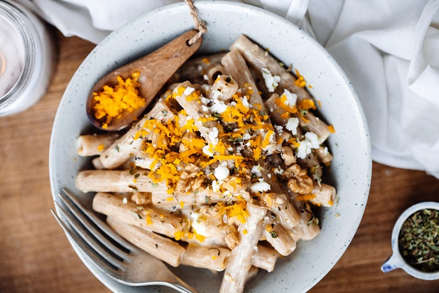 Pasta integral amb salsa de taronja ecològica
