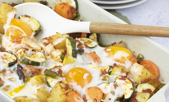 Ous al forn amb verdures, patates i tomàquets secs - Receptes - Veritas