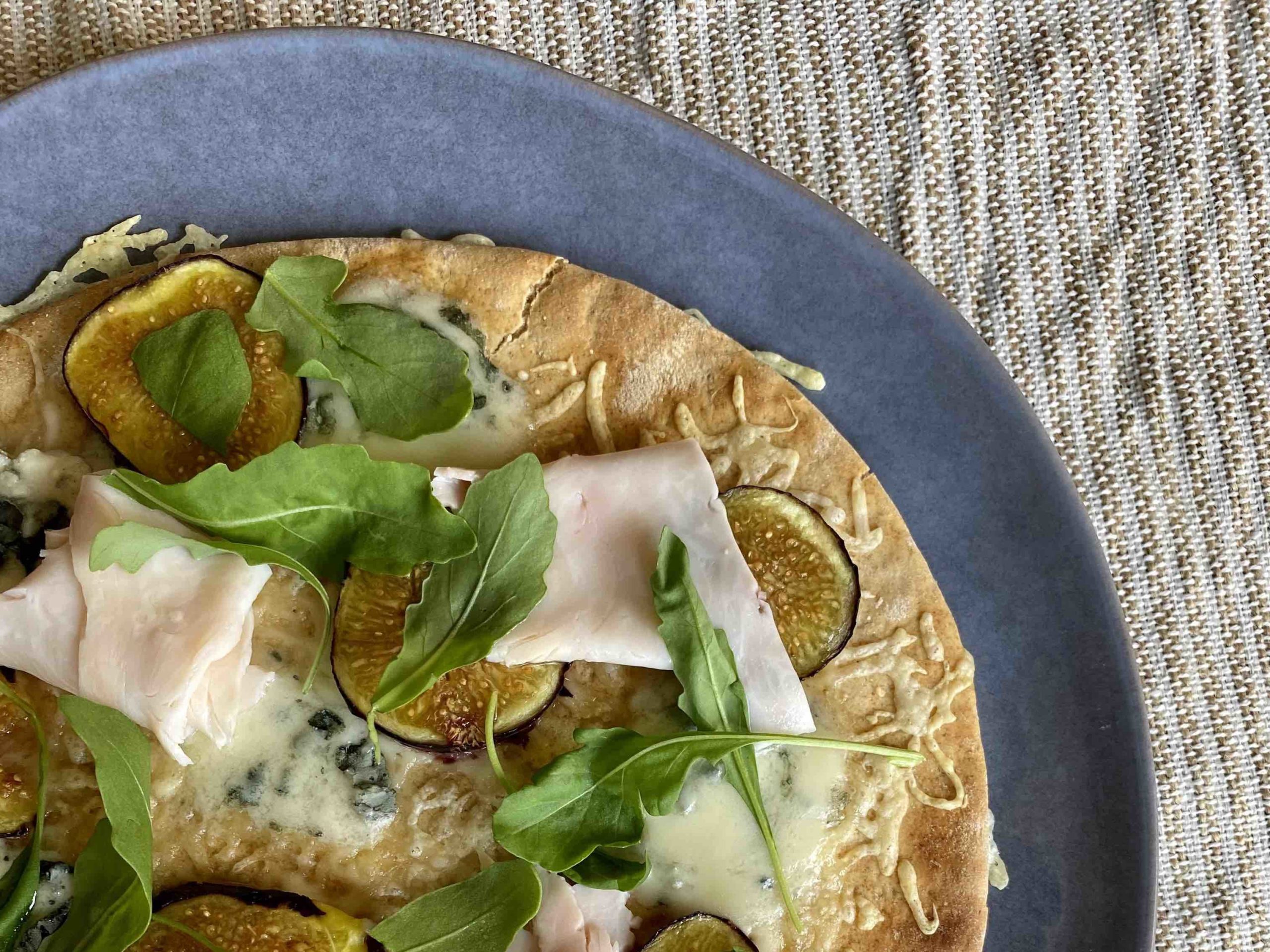 Pizza d'espelta amb figues i gorgonzola - Veritas