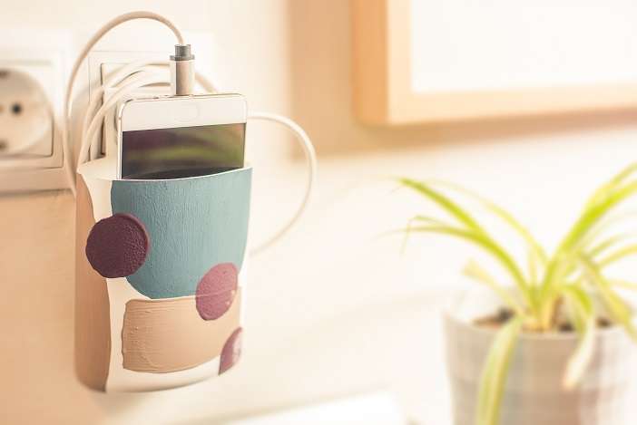 Base per carregar el mòbil - Upcycling - Veritas