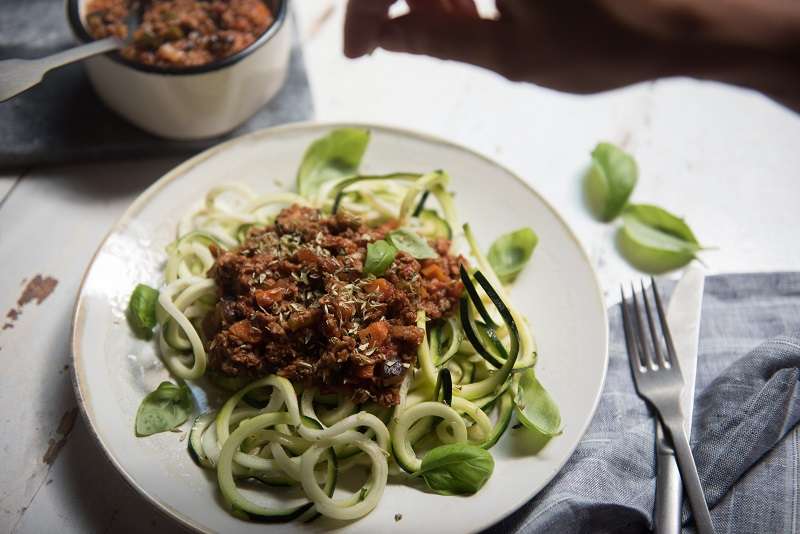 Espaguetis de carbassó amb bolonyesa vegana - Receptes - Veritas