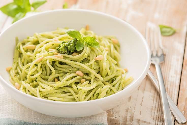 Espaguetis de quinoa real con salsa pesto - Recetas - Veritas
