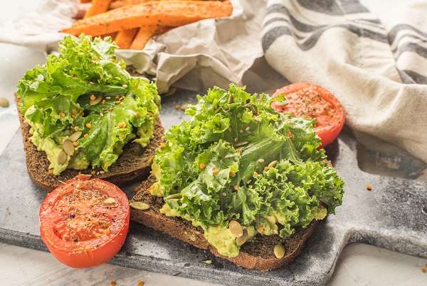 Pan de molde de centeno con boniato, kale y aguacate - Recetas - Veritas