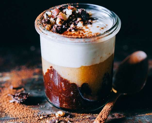 Parfait de compota de pera, yogur y chocolate - Receta - Veritas
