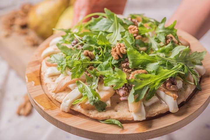 Pizza de peres i nous sense gluten - Receptes - Veritas