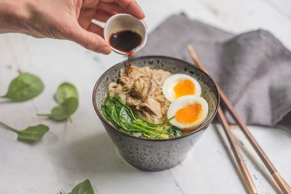 Ramen de maitake, espinacs i ou - Fastgood - Veritas